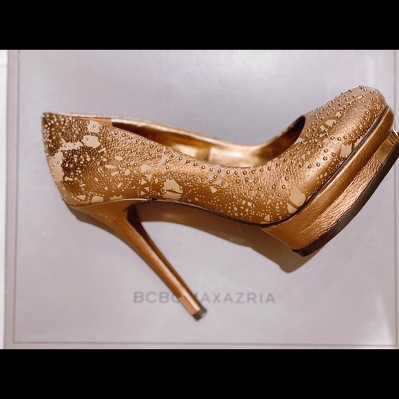 BCBG elegant and comfortable pump - Picture 2 of 6